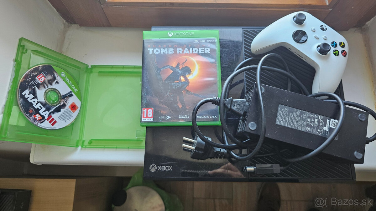 Xbox One 500GB + hry a joypad