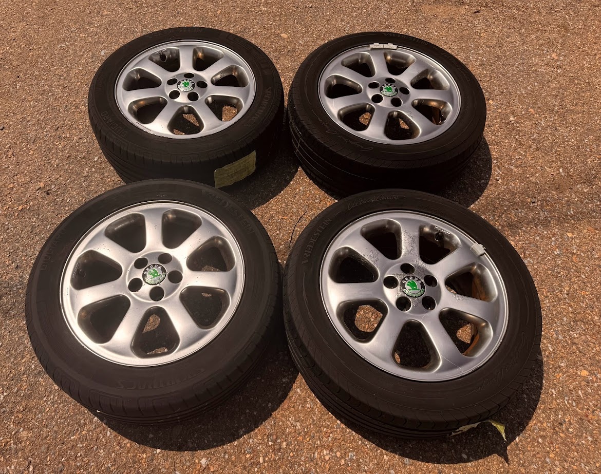 4X DISKY 16" OCTAVIA I LAURIN KLEMENT + PNEU VREDESTEIN