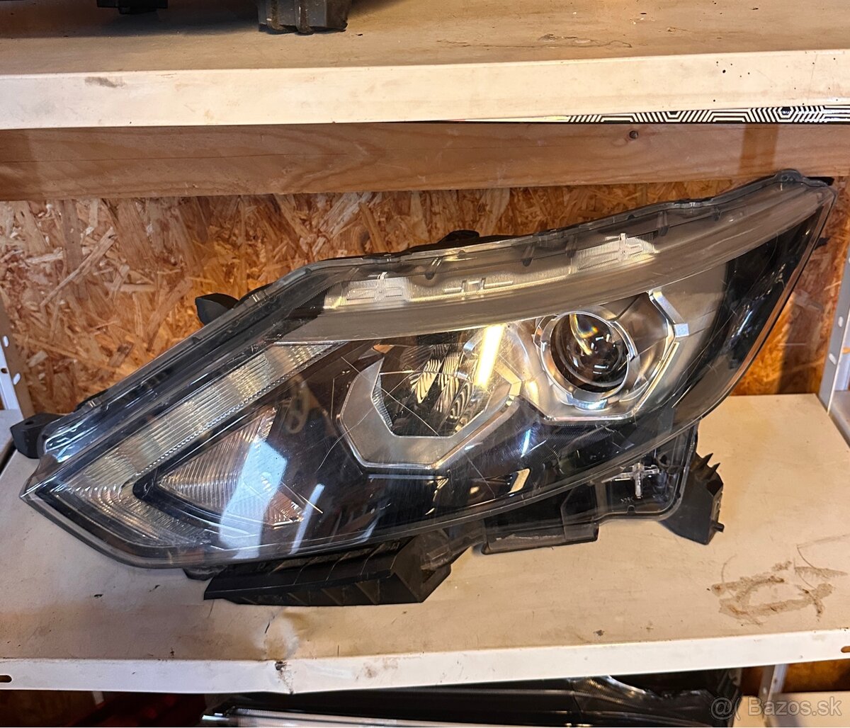 Svetlo Nissan Qashqai