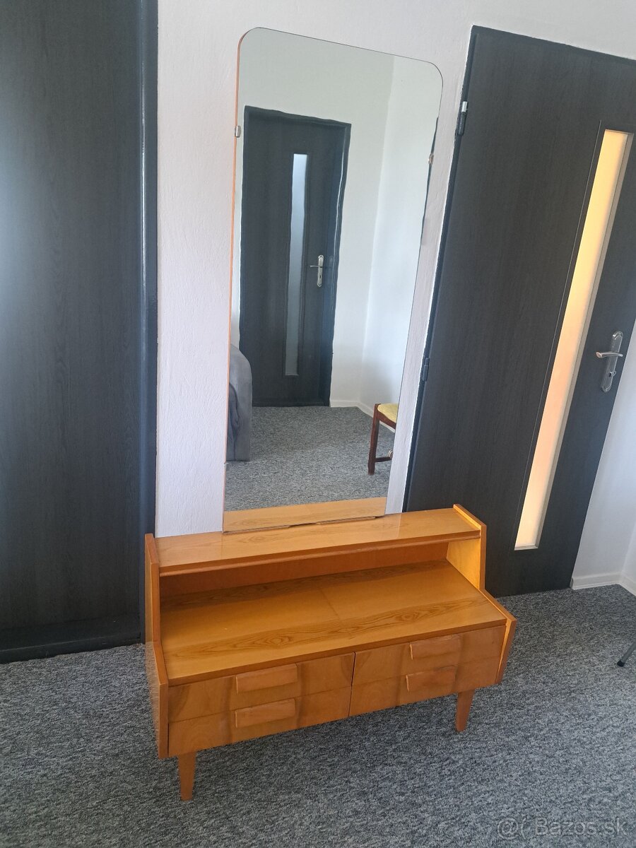 Zkradlo so šuflikmi