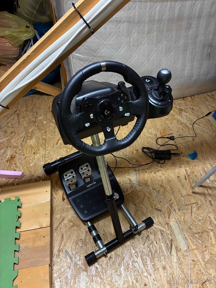 Logitech herný volant