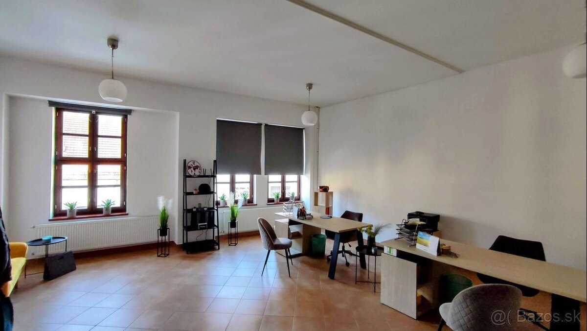 Na prenájom - Obchodný/kancelársky priestor, ul.Štefánikova,