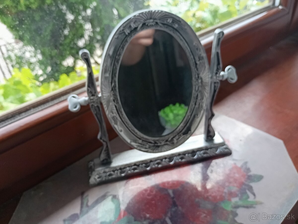 Otáčavé dámske zrkadlo