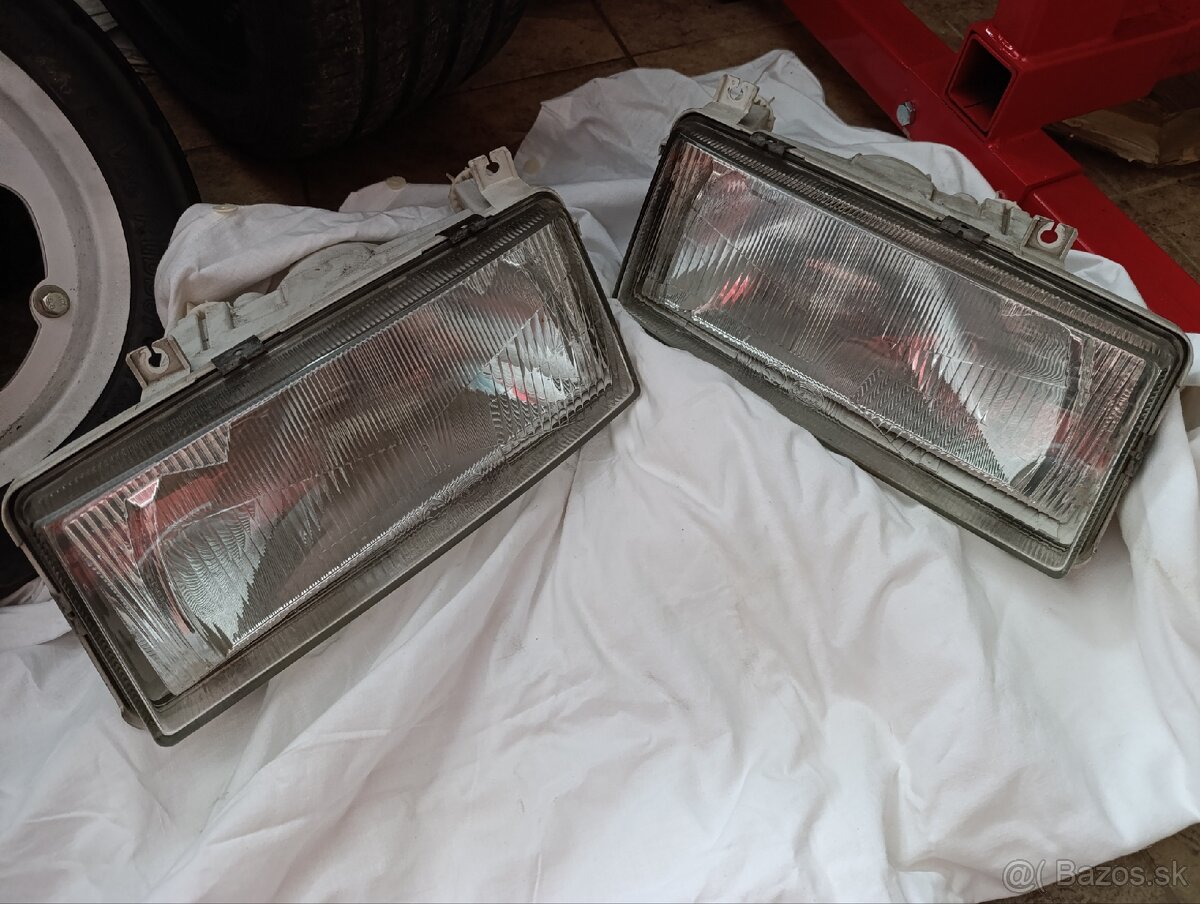 Predám predné svetlá škoda Felicia 1.3 1.6 1.9D