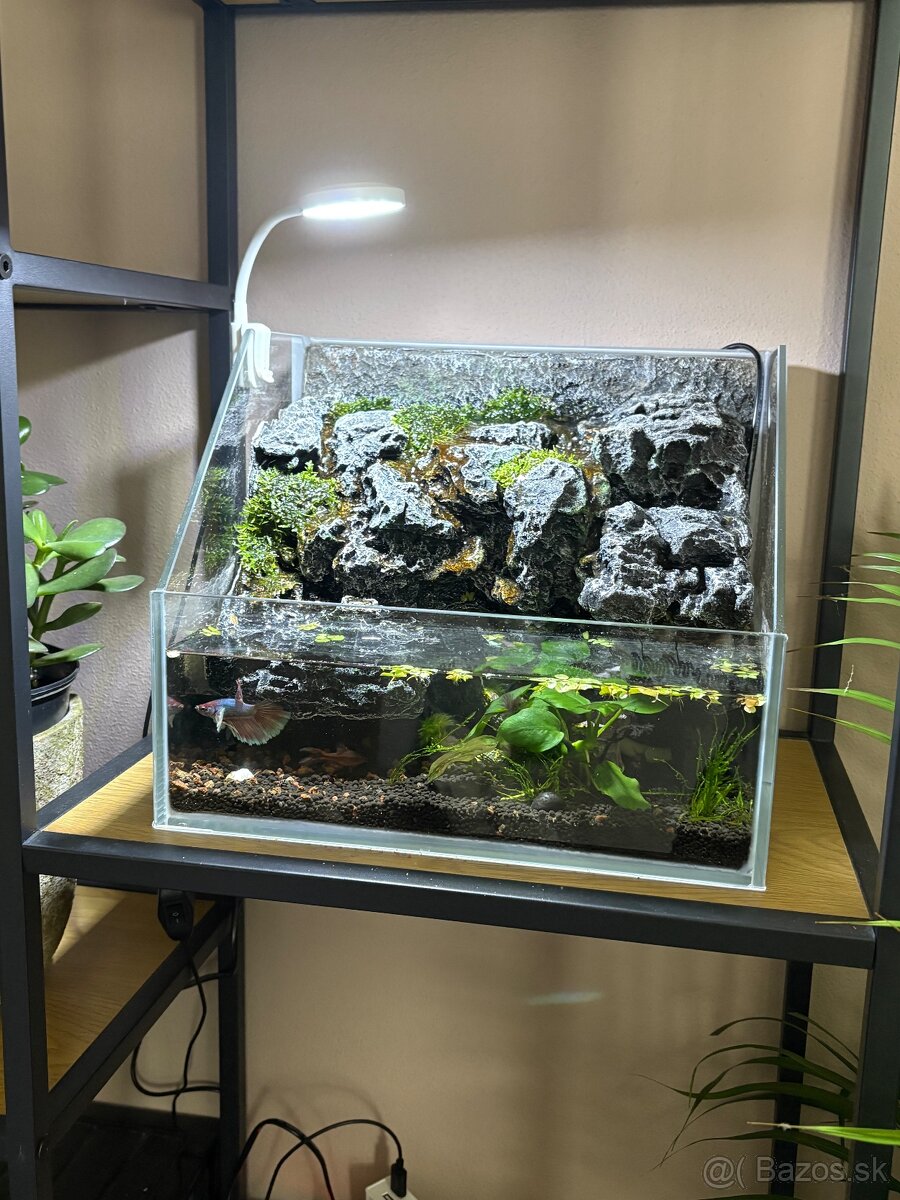 Predam poludarium s vodopadom 30x30cm