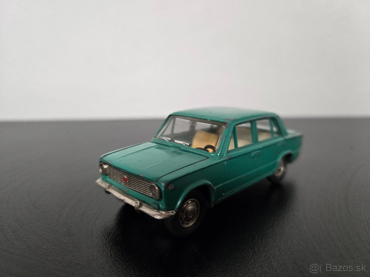 Staré hračky plechové autíčka Czechoslovakia