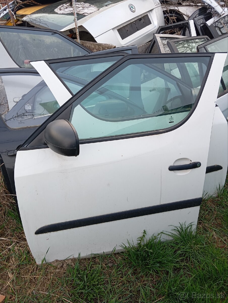 Predám dvere na skoda Romster sú Obi dve predné