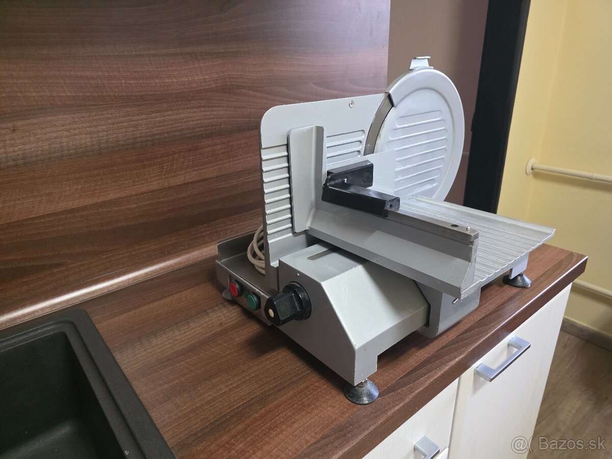 Narezovy stroj NS 301