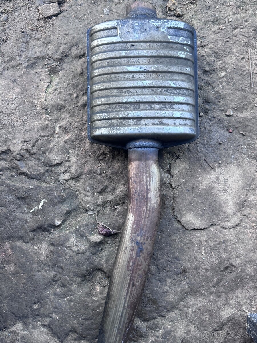Stredny tlmič