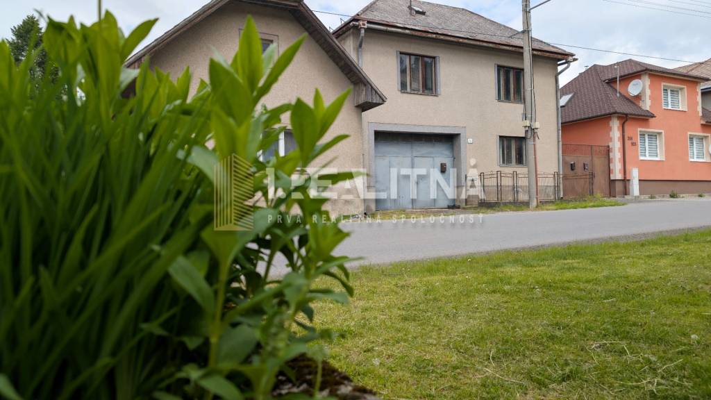 RODINNÝ DOM NA REKONŠTRUKCIU PODĽA VLASTNÝCH PREDSTÁV, PONI