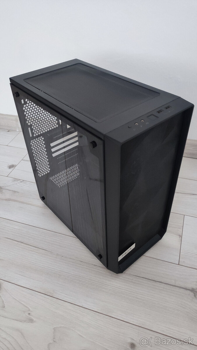 PC skrinka Fractal Meshify C