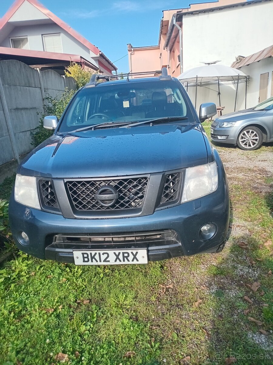 Nissan navara 2.5 DCI 4x4 DOVOZ GB