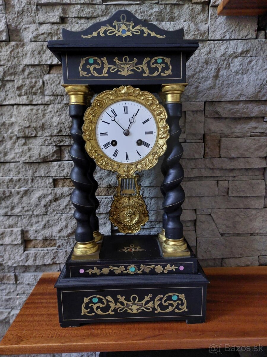 Starožitné krbové hodiny