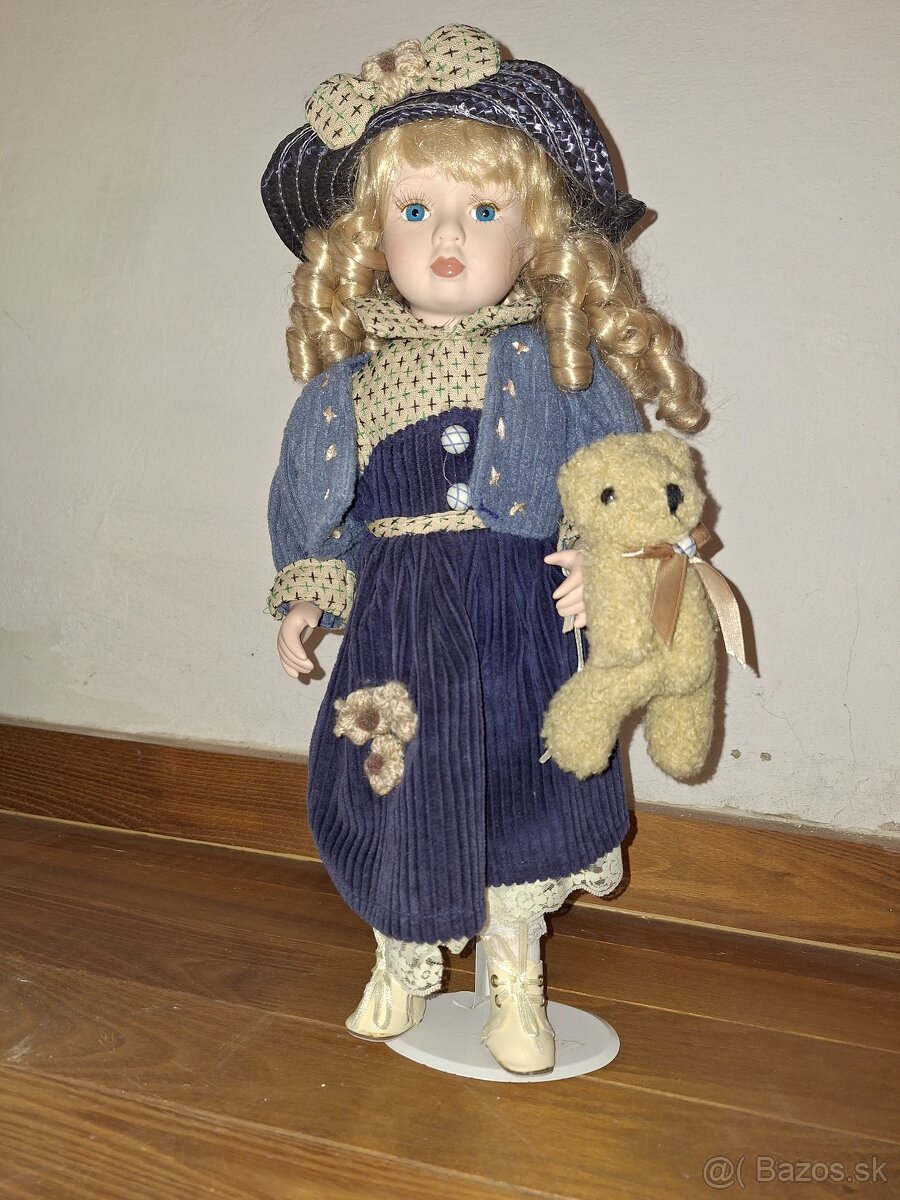 Porcelanová bábika