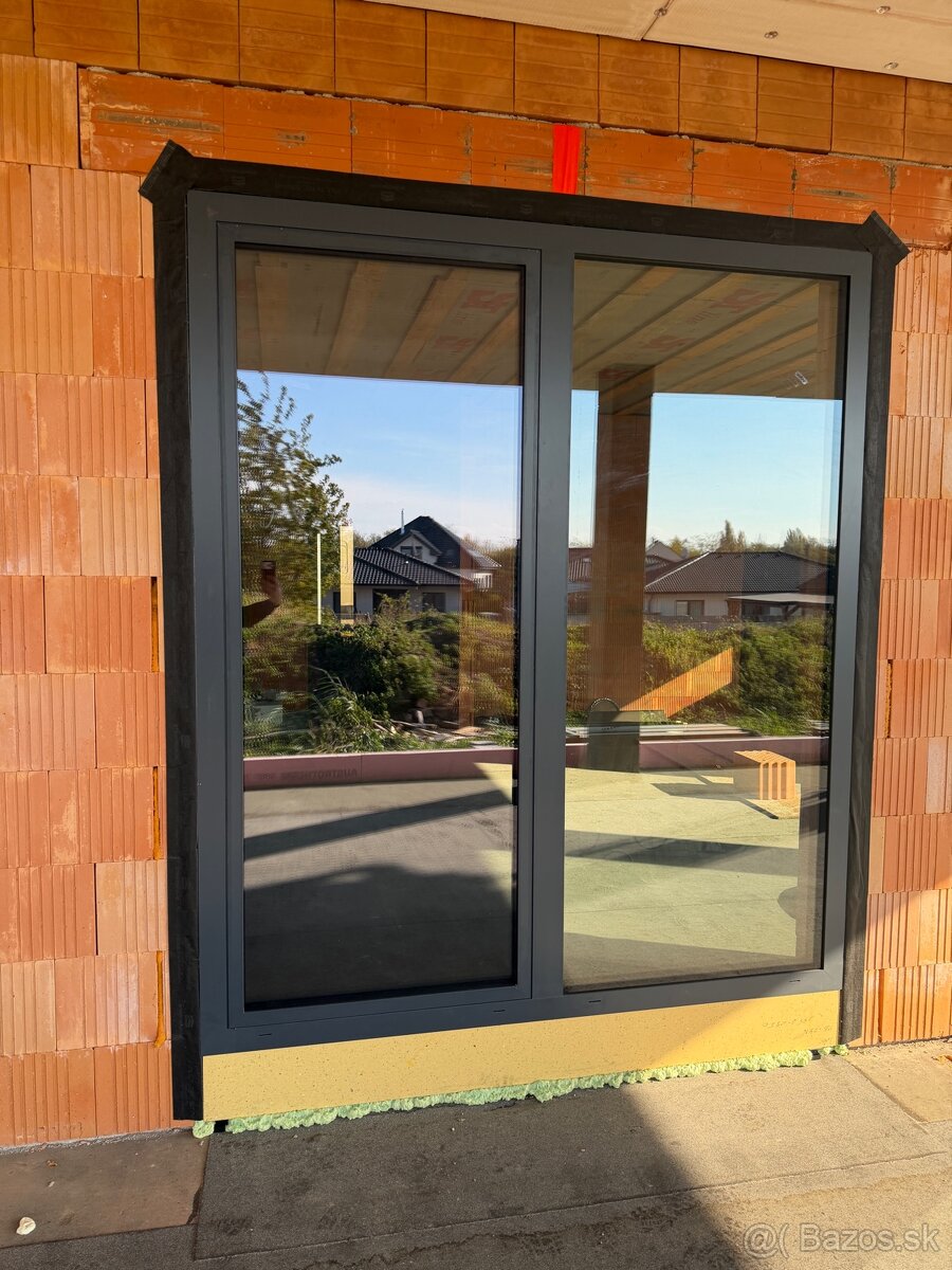 Hliníkové balkónové dvere 3sklo