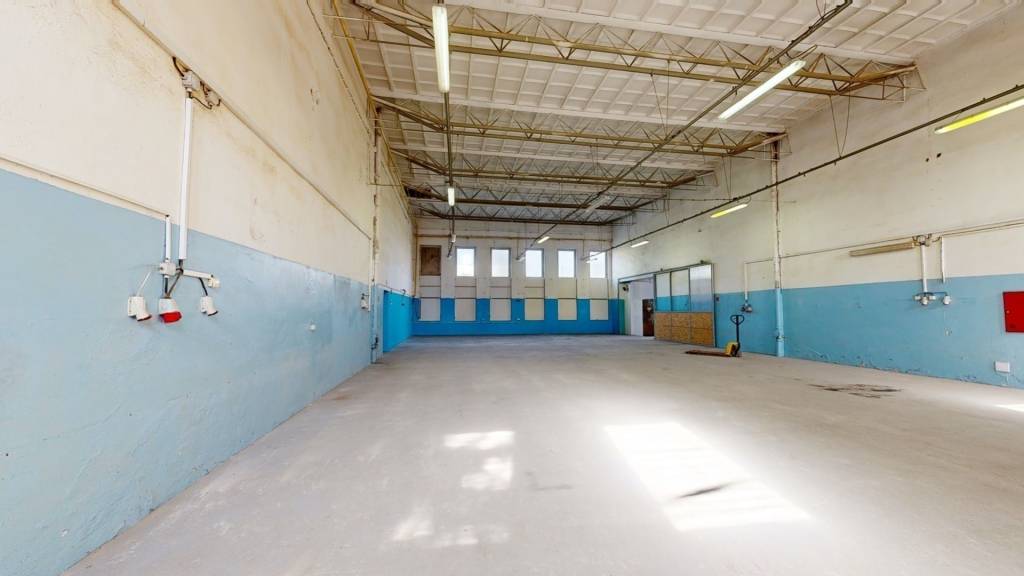 PRENÁJOM Skladová hala 456 m2 s kanceláriami, Senica centrum