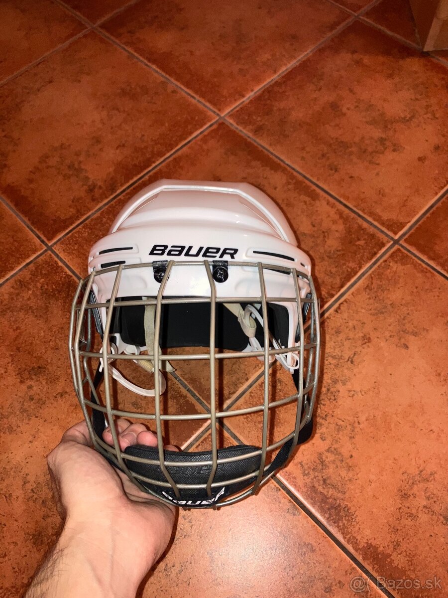 Bauer prilba so sieťkou
