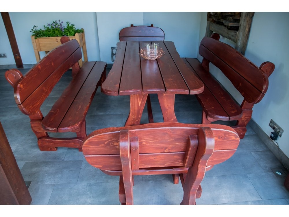 Drevene sedenie, Masív