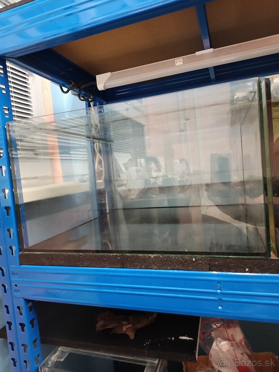 Predám akvárium výška 32cmx 56x 60cm