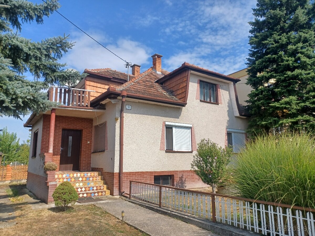 Rodinný dom Dvorec, okr. Bánovce nad Bebr. 576 m2