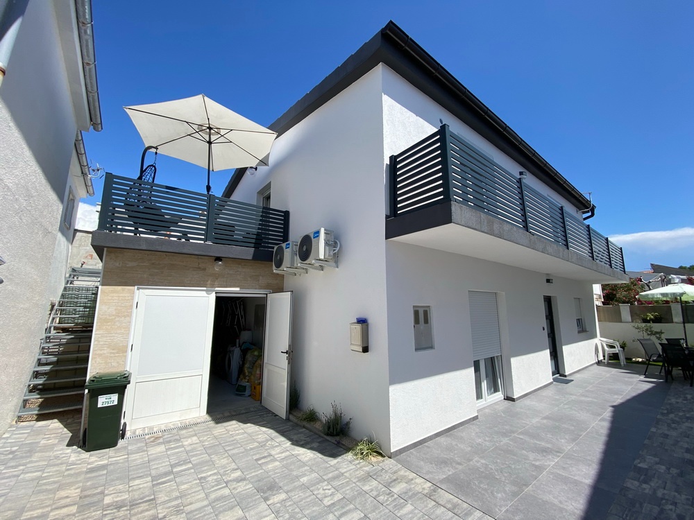 Dom s 2 apartmánmi a garážou, Chorvátsko VIR