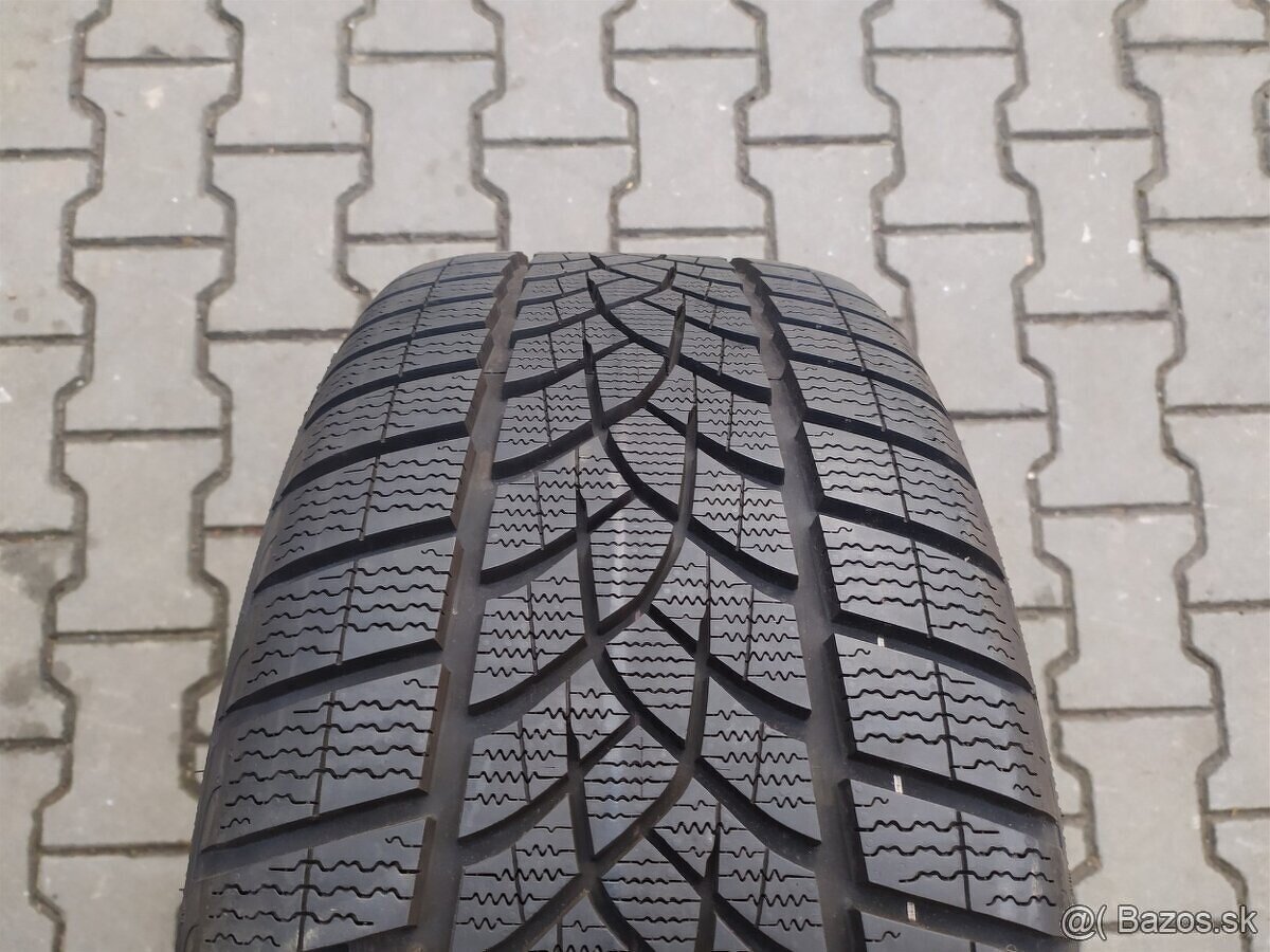 Predám zimné pneumatiky Goodyear 235/50R19 103V - 4 ks