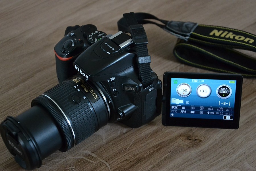Nikon D5500 - wifi - dotyk. display - nafotene len 12 tisic
