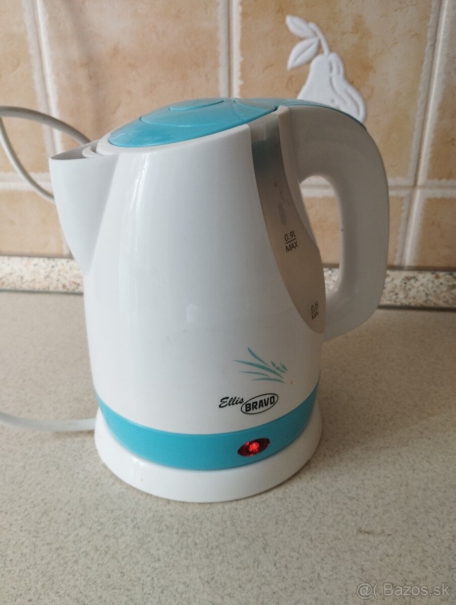 Rýchlovarná kanvica 0,9l