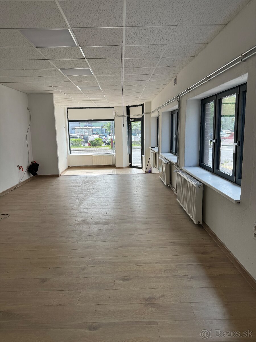 Na prenájom obchodný priestor v centre mesta, Levice