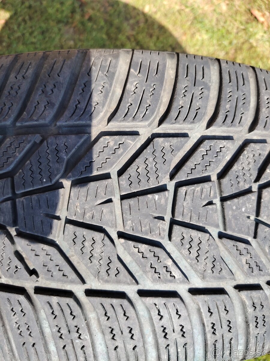 Zimná pneumatika 235/45 r. 18
