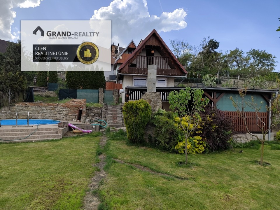 Na predaj záhradná chatka s bazénom a pozemkom v meste Holíč