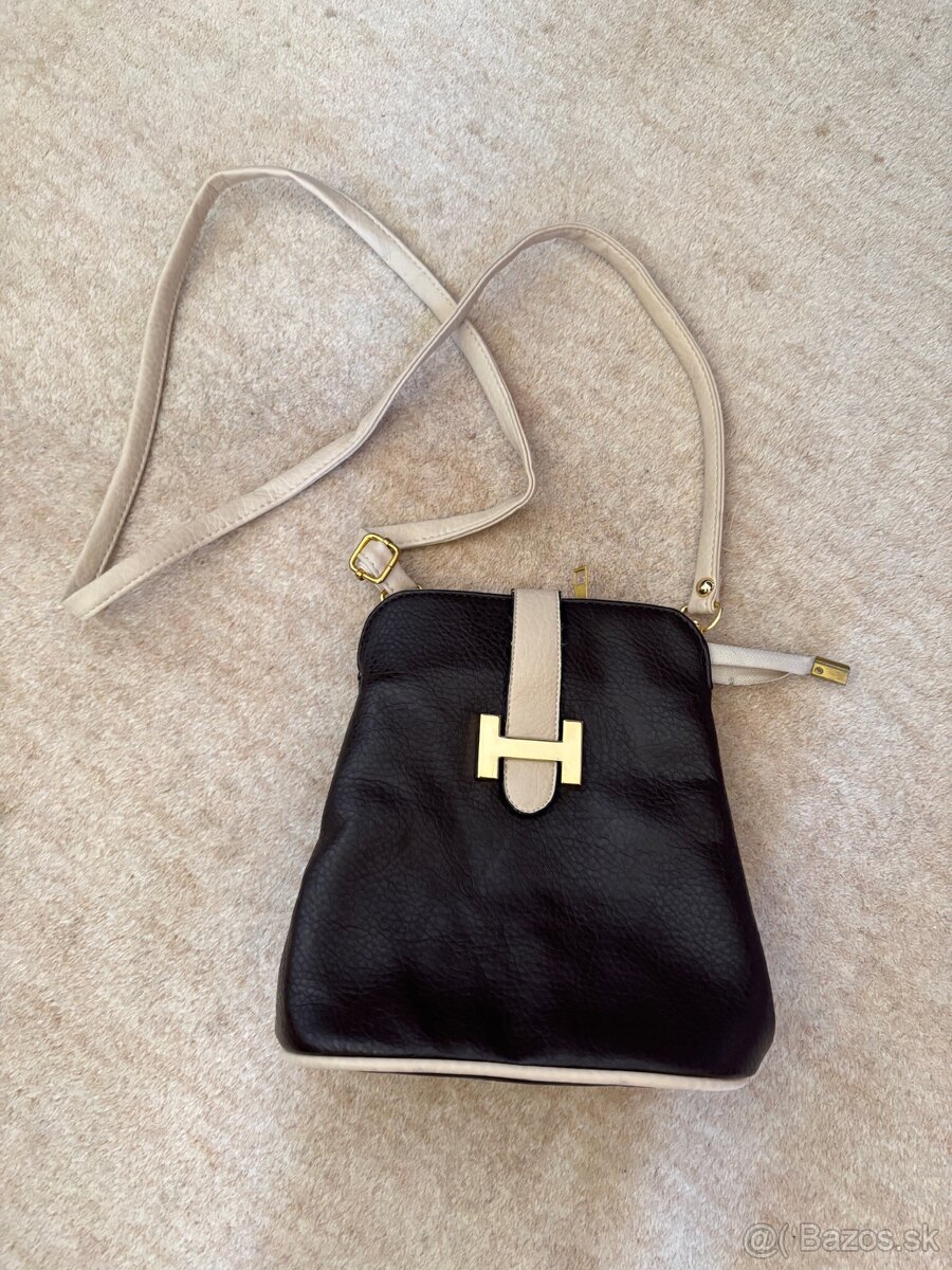 Prekrasna hneda kabelka s bezovymi a zlatymi detailami