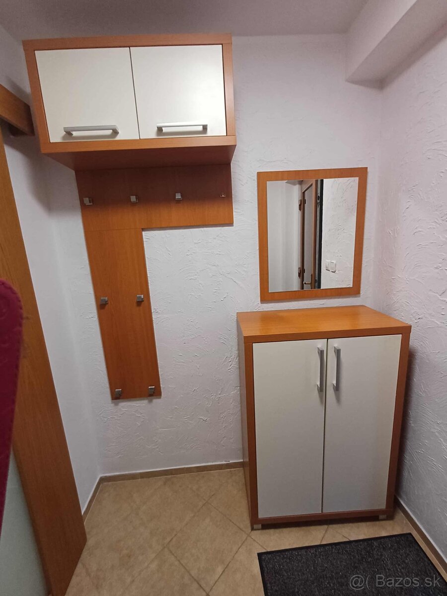 Nábytok do vstupovej miestnosti