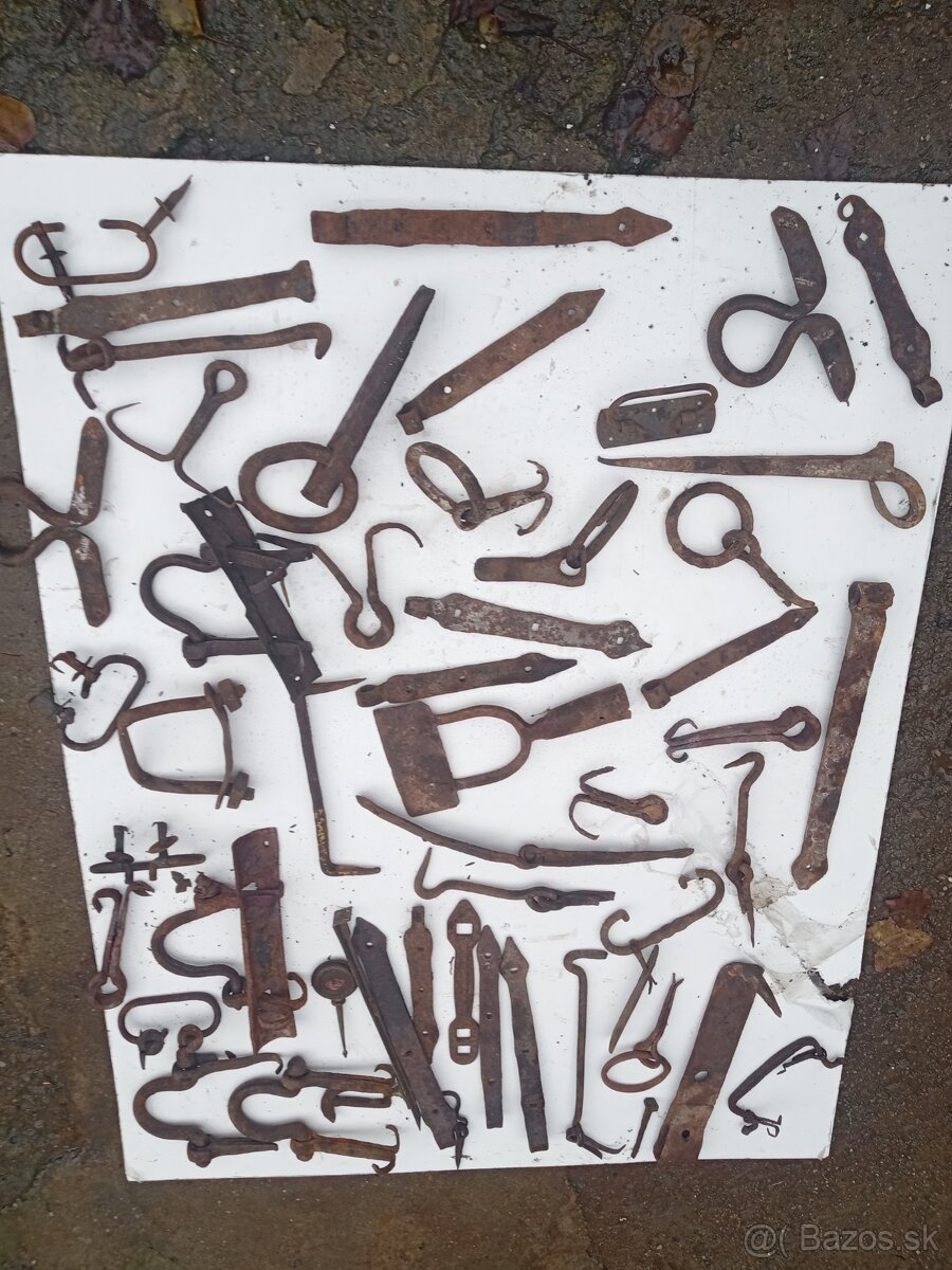 Staré kované výrobky veci