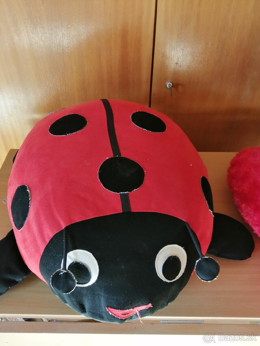 Predám hračky lienku veľkú a srdce