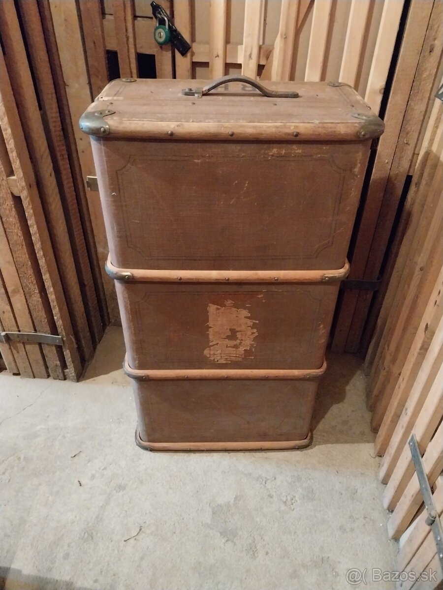 Starožitný lodný kufor