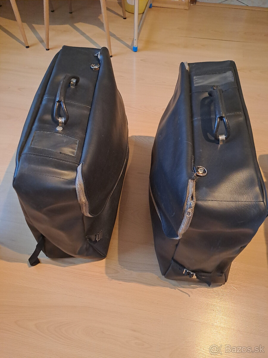 Čierny kožený kufor