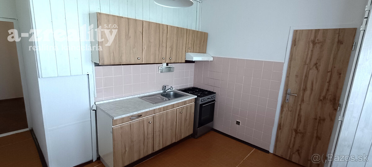 Prenájom 2 izbového bytu na sídlisku JUH v Nových Zámkoch,