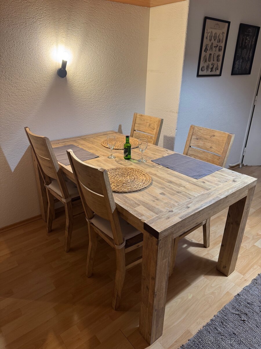 Jedalenaky stol a 4 stolicky