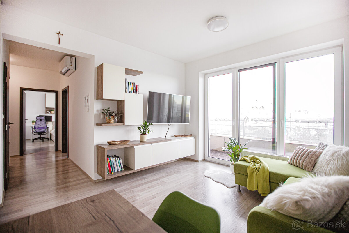 PREDAJ - 3i byt v novostavbe s 2 balkónmi, pivnicou a PS