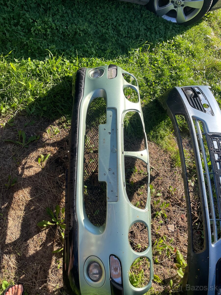 Predám predný naraznik na Rover 25
