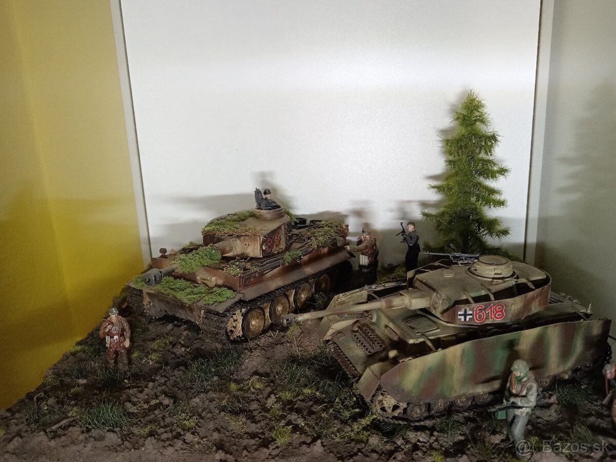 Vitrína s modelmi na predaj.