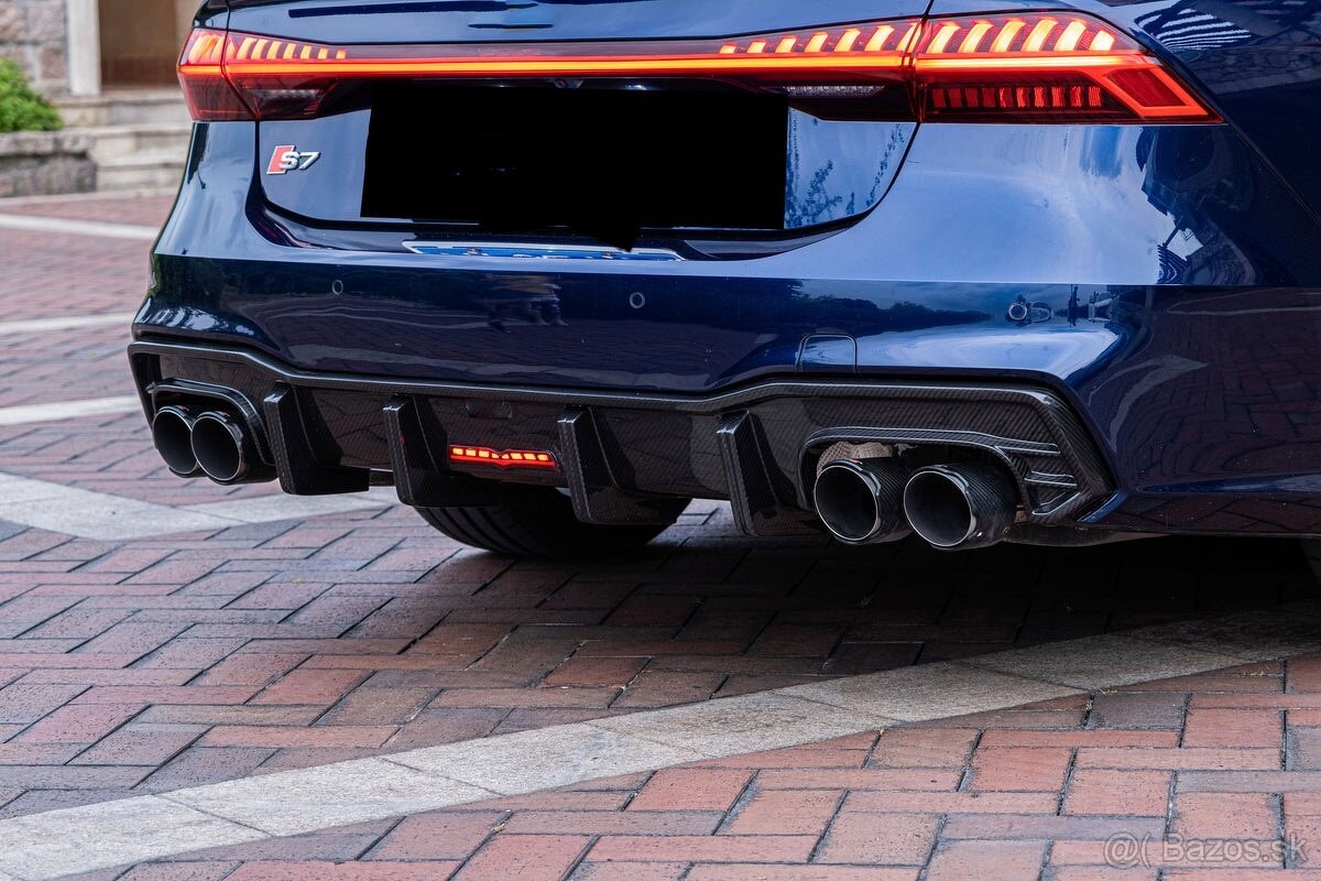 Zadný difúzor zo svetlom Audi A7/A7L/S7 FullCarbon