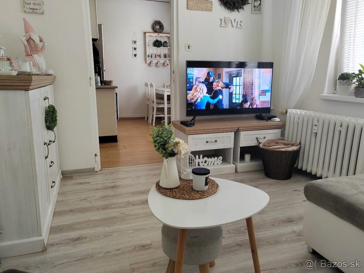 Prenájom zariadený, pekný 3 izbový byt, centrum mesta Levice