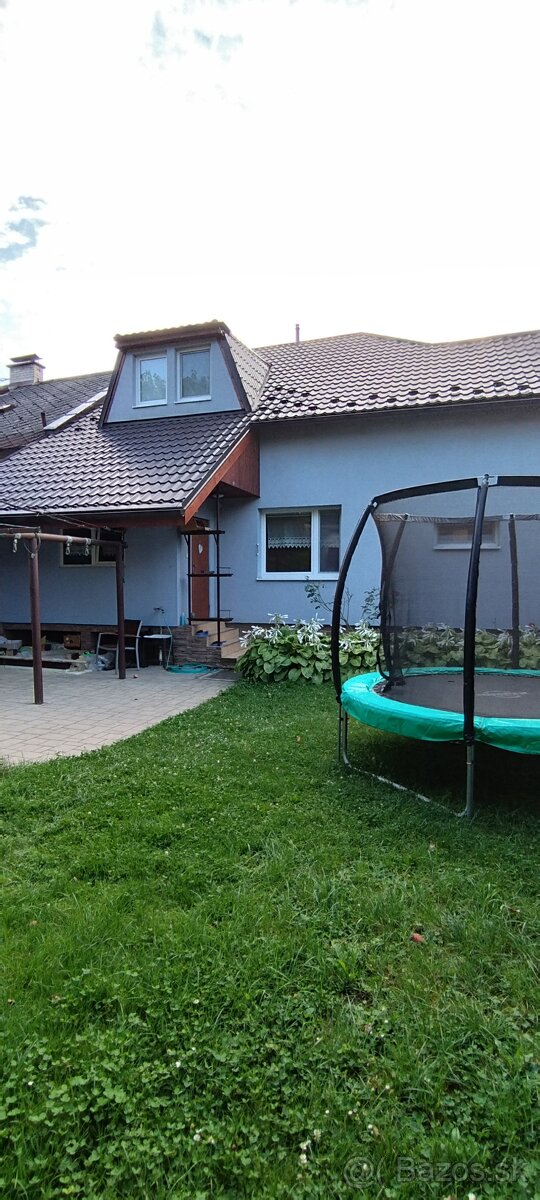 Veľký dvojpodlažný rodinný dom Vrútky