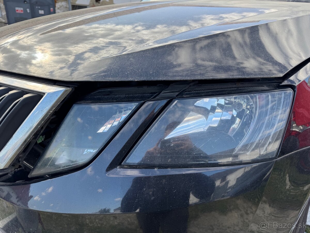 Predne lave svetlo octavia 3 lift