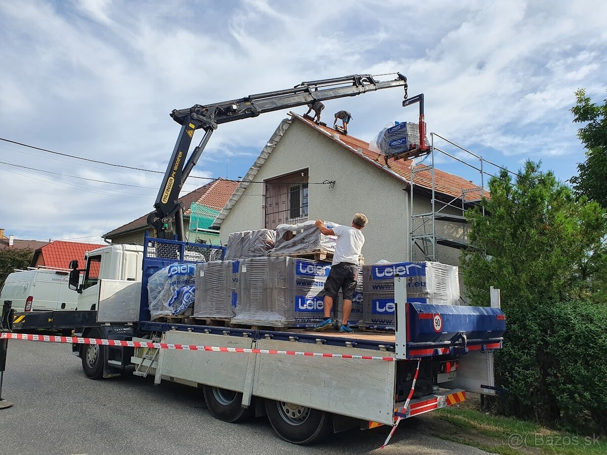 Auto s hydraulickou rukou