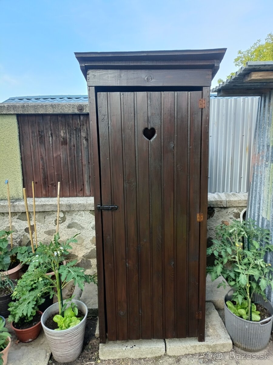Kadibudka WC Drevená latrína