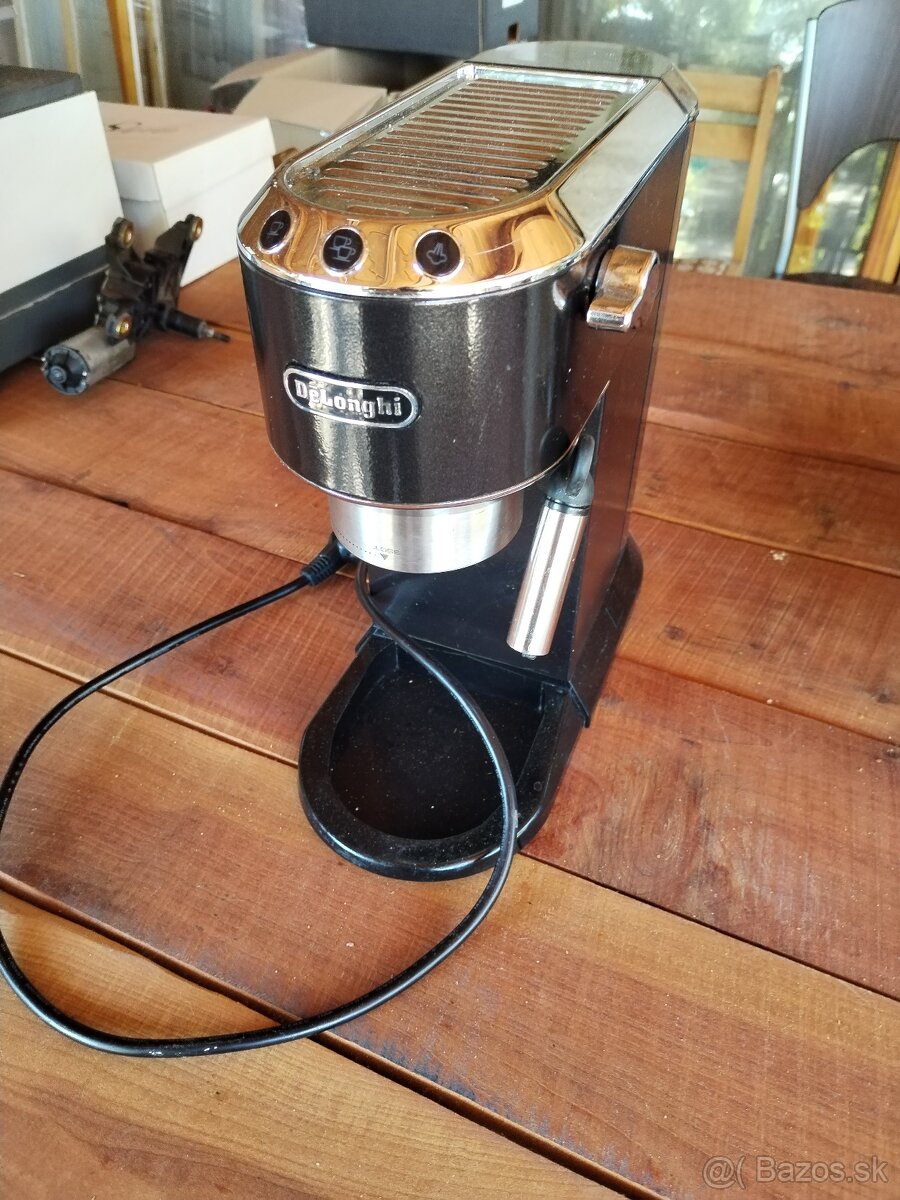 Kávovar deLonghi