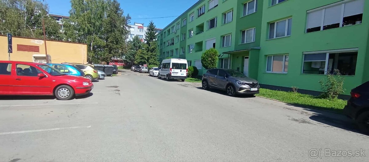 Na predaj slnečný 2-izbový byt v Poltári, ulica Sklárska
